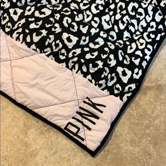 Full/queen PINK snow Leopard comforter - Picture 2 of 8
